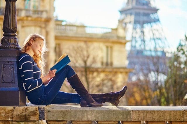 Parisian book lover fined for leaving novel on the street for another reader