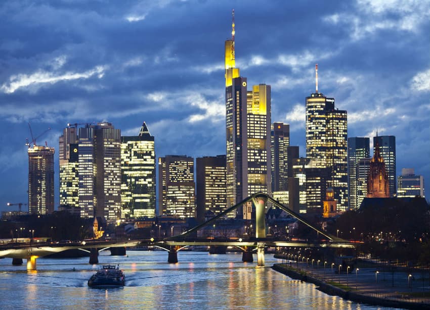 Frankfurt takes early lead in race to woo over London's banks