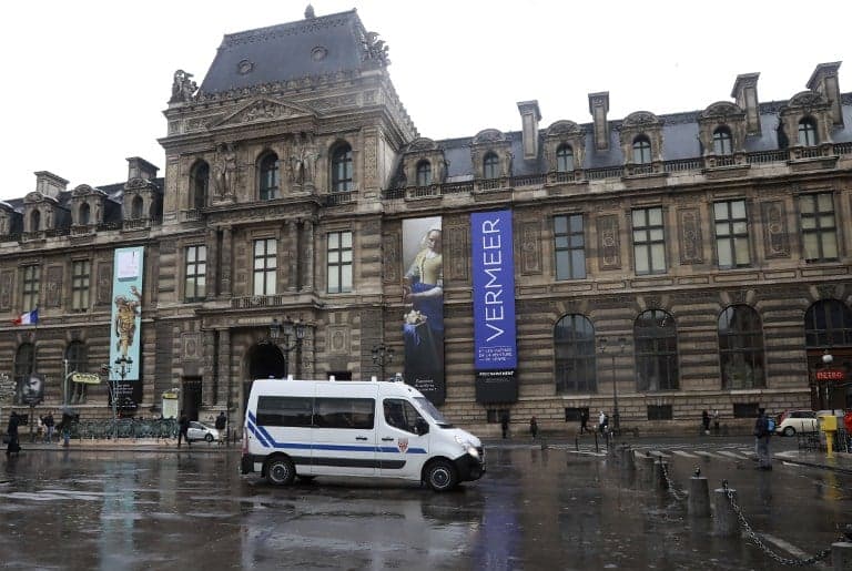 Paris: Louvre machete attacker denies Isis connection