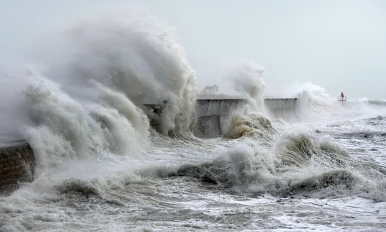 Flood warning: France's west coast set to be battered by massive waves and strong winds