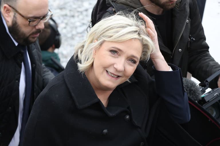 Police raid Le Pen's office over expenses scandal