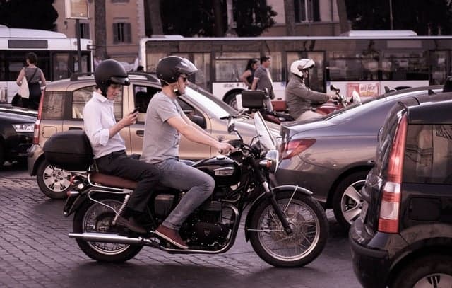 Commuters in Rome spend six days a year in traffic jams
