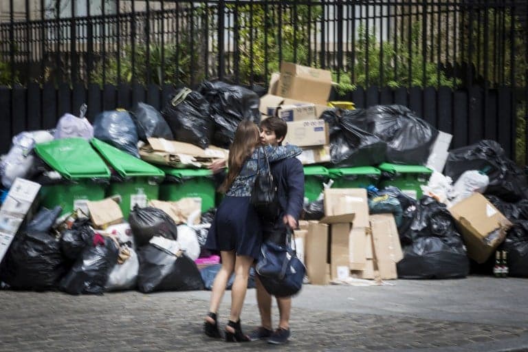 Paris mayor launches clean-up blitz