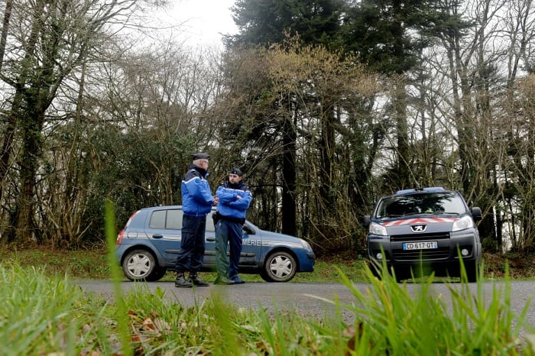Jogger finds belongings as France desperately hunts missing family