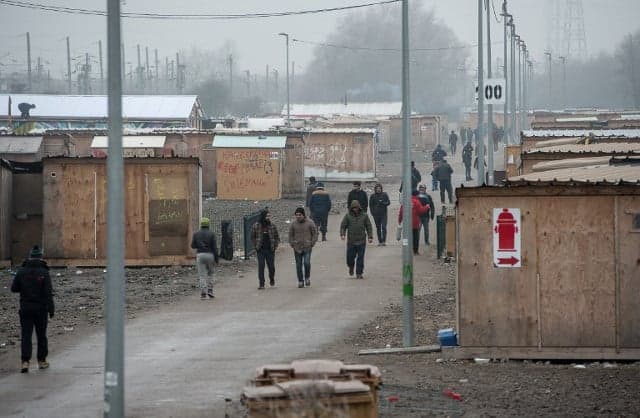 France to close another sprawling migrant camp on north coast