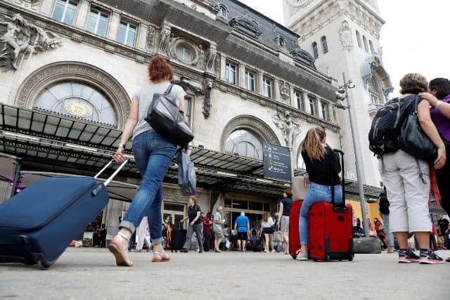 Paris braces for train travel chaos as Gare de Lyon to close for weekend