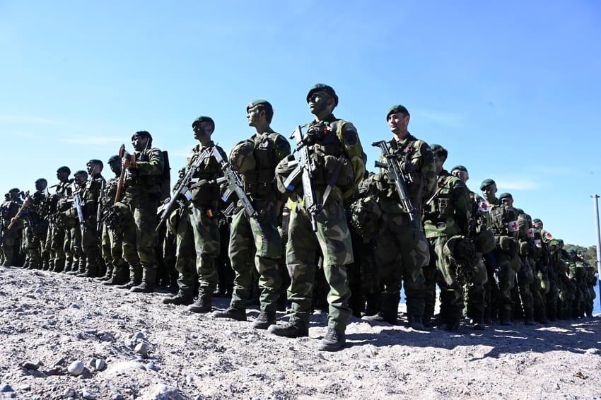 Can dual citizens be called up for Swedish military service?