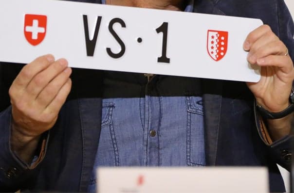 Swiss bidder pays record 160,100 francs for licence plate