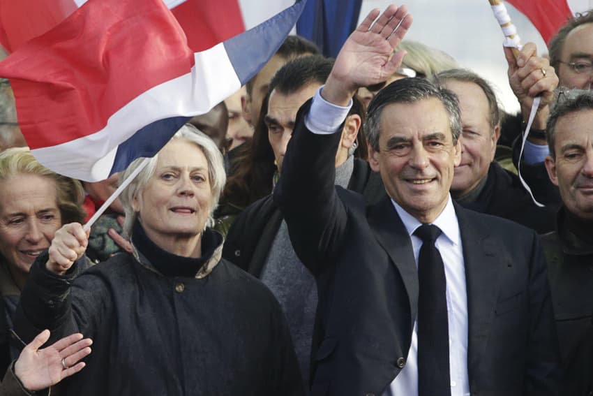 Defiant Fillon draws thousands for 'last chance' Paris rally - but is it too late?