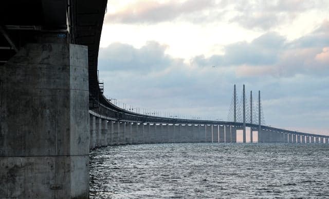 Car drove 15 km wrong way on Öresund bridge without crashing