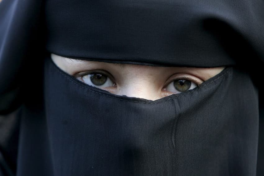 German parliament passes partial burqa ban for officers, soldiers