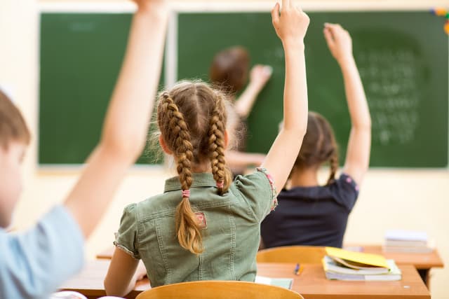 Zurich votes to keep teaching two languages in primary school