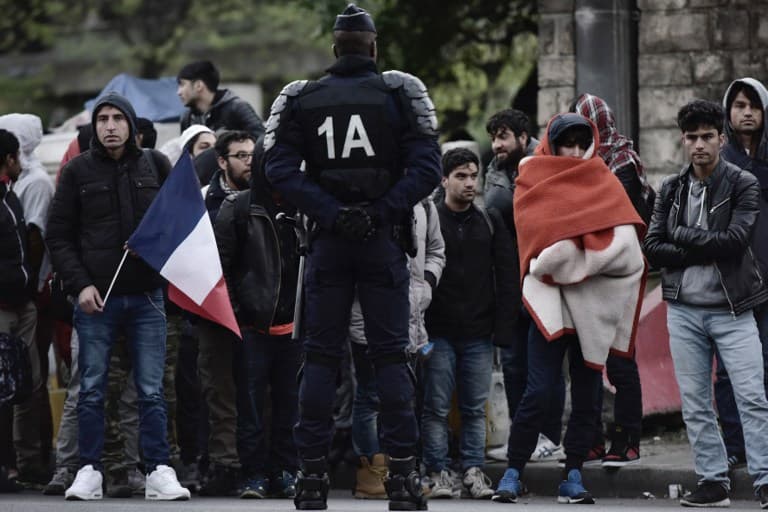 Police clear out 1,000 migrants from squalid Paris camp