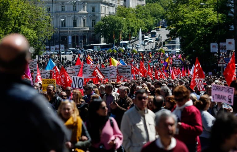 Thousands join May Day march against corruption in Madrid