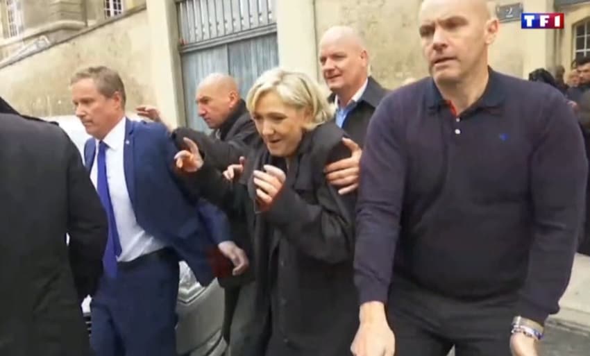 Le Pen jeered on final day of bruising campaign as Macron extends poll lead