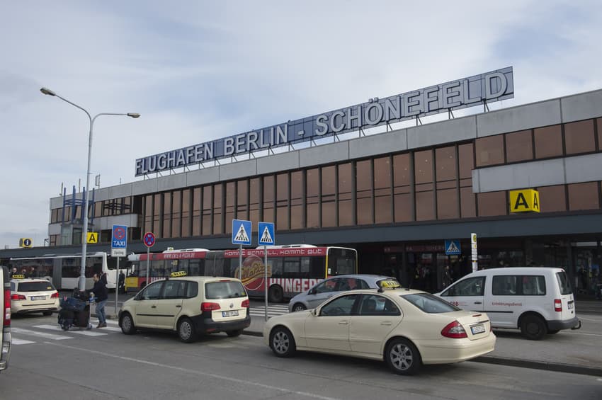 Currywurst stand fire at Berlin airport shuts down terminals