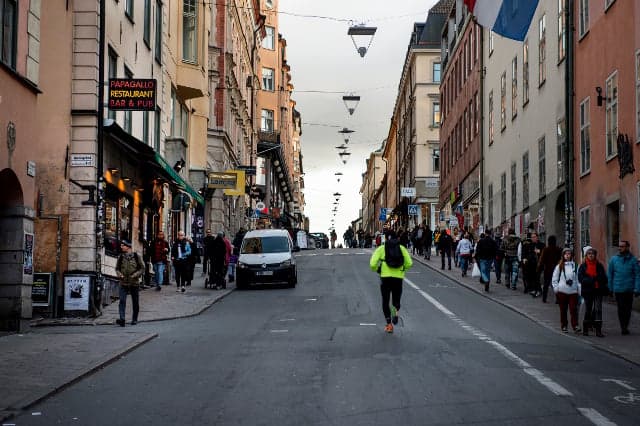 Men aren't as fast as they think, Swedish study of runners shows