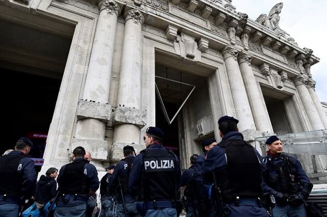Police order dozens of migrants to move from Milan station