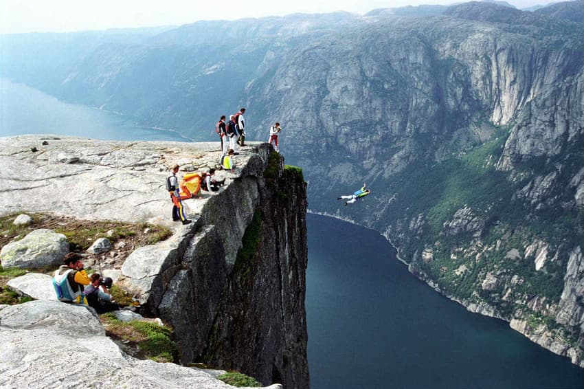 VIDEO: Norway base jumpers somersault off Kjerag mountain