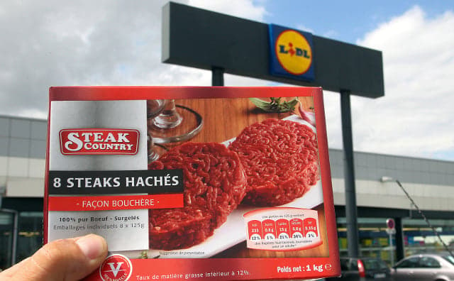 French boy left disabled after eating a steak haché: Former company bosses go on trial