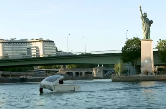 VIDEO: 'Flying' water taxis tested for first time on River Seine in Paris