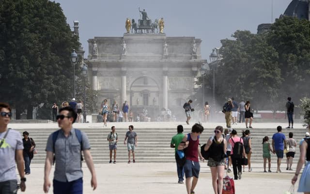 Temperatures in France soar as Paris and south west placed on heatwave alert