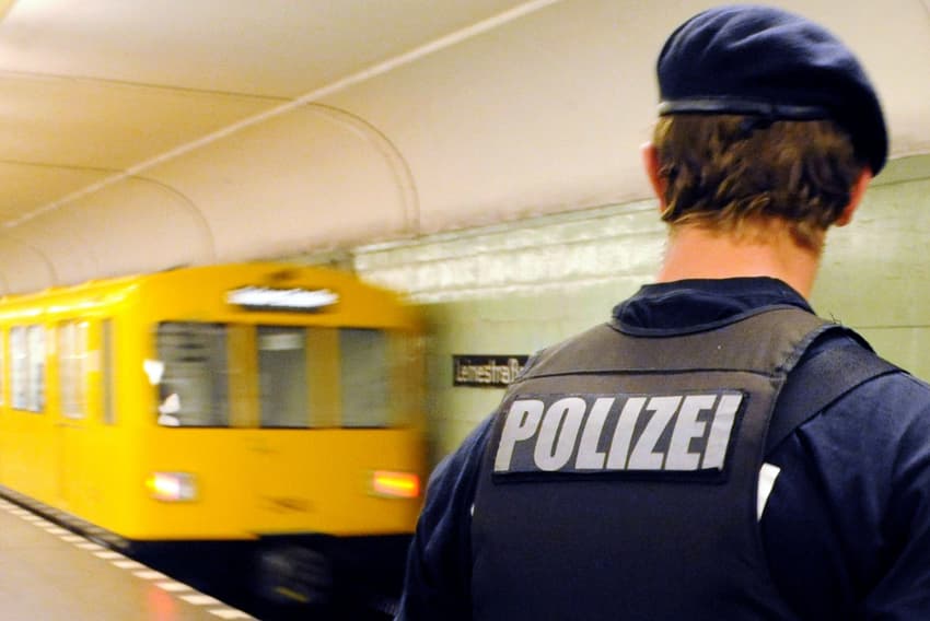Passersby save woman pushed in front of oncoming Berlin U-Bahn train
