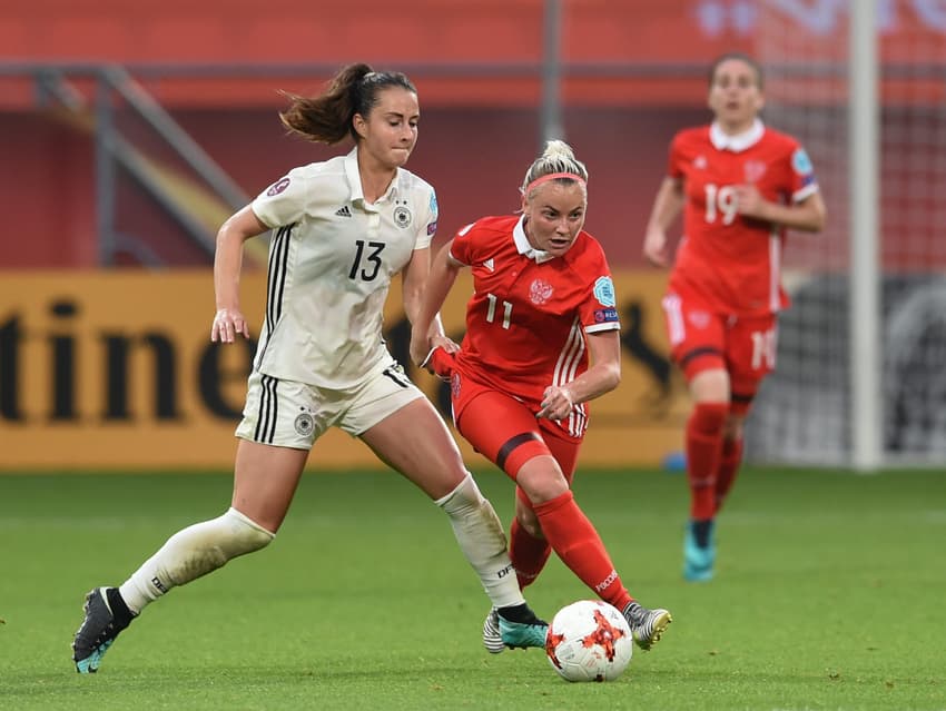 German women squash Russia to set up quarter-final clash with Danes