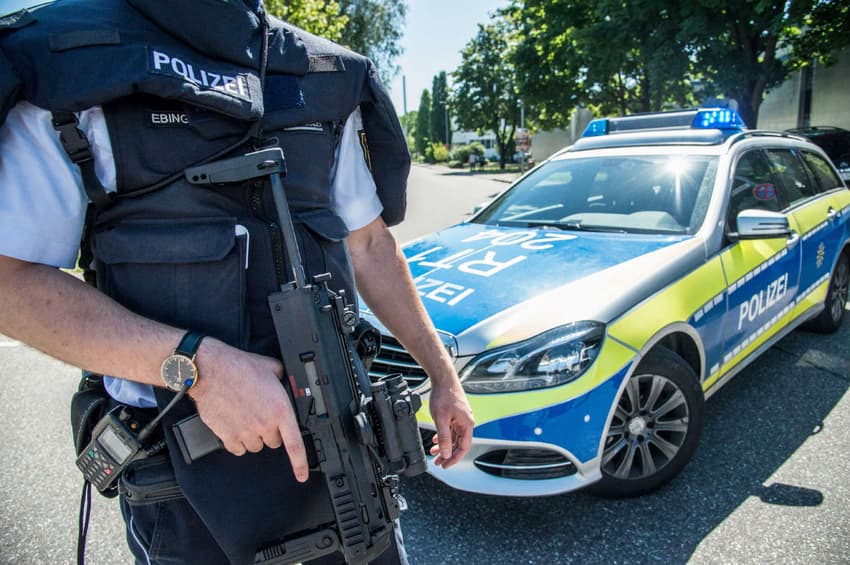 Police launch manhunt after teen brings 'gun' to school near Stuttgart