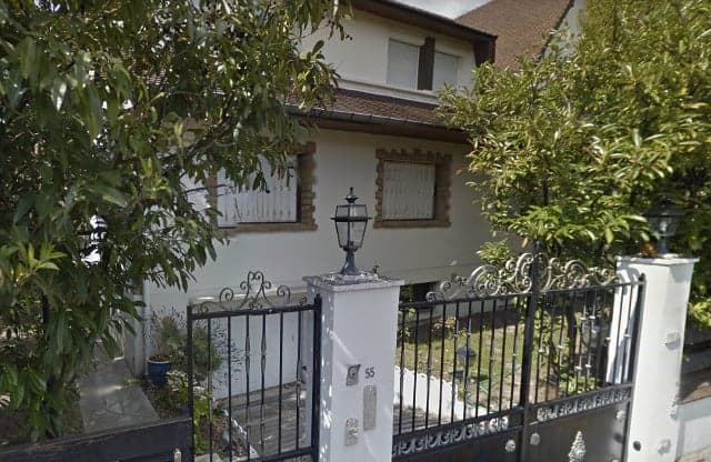 'Anti-Semitic' robbers target Jewish family near Paris