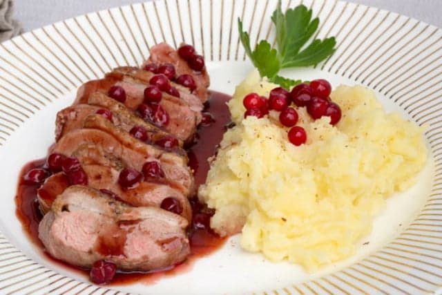 Recipe: Duck breast with lingonberry sauce