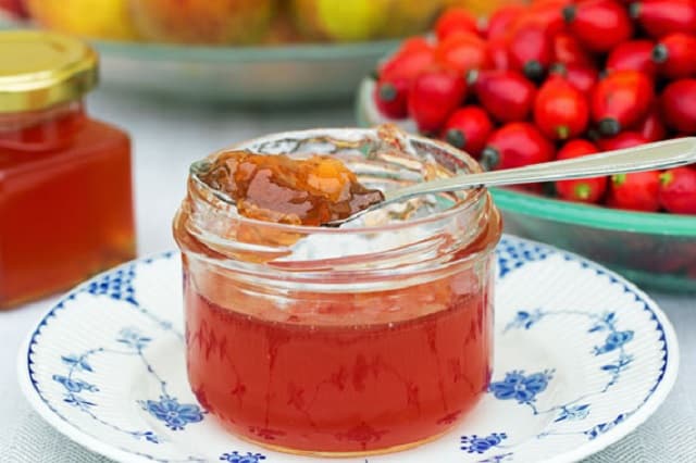 Recipe: How to make Swedish rosehip jelly
