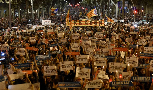 Thousands protest in Barcelona over separatist detentions