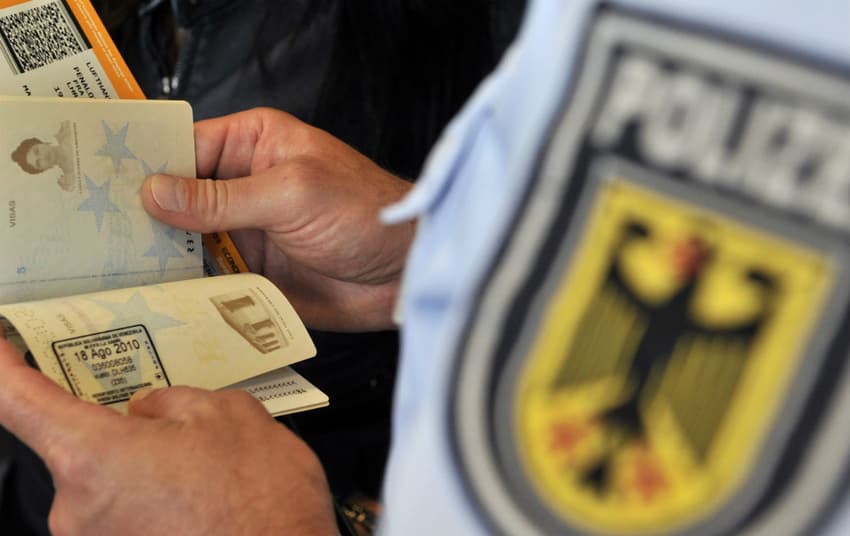 Greek police to help German airports catch migrants with fake papers