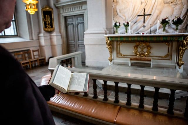 No, the Swedish Church has not banned the male pronoun for God