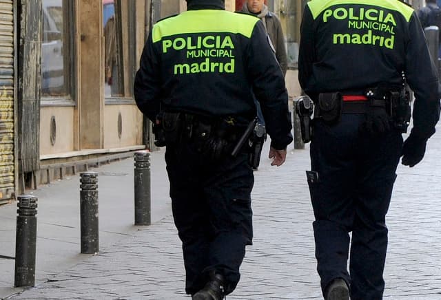 Madrid police suspends three officers over death threats to mayor and journalists in Whatsapp group