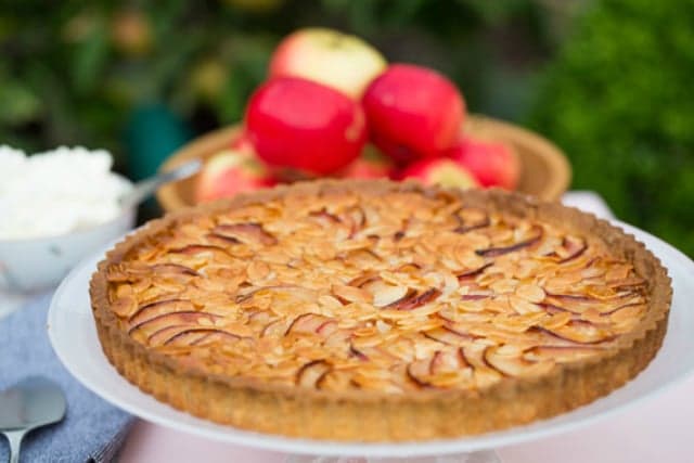 Recipe: How to make apple and almond tart