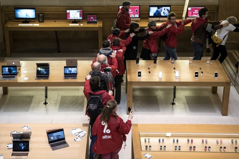 Activists occupy Paris Apple store over EU tax dispute