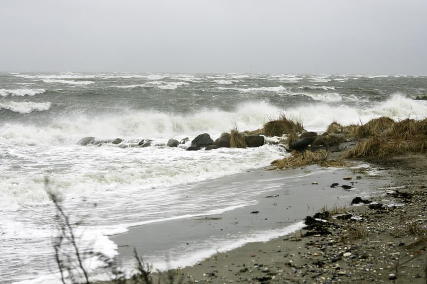 Rough weather to kick off weekend as temperatures drop