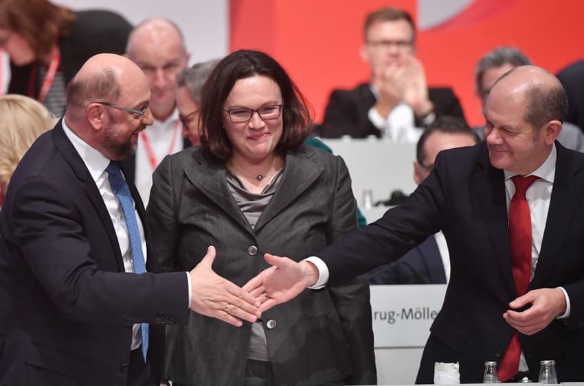 SPD agrees to open government talks with Merkel after Schulz pleads for green light