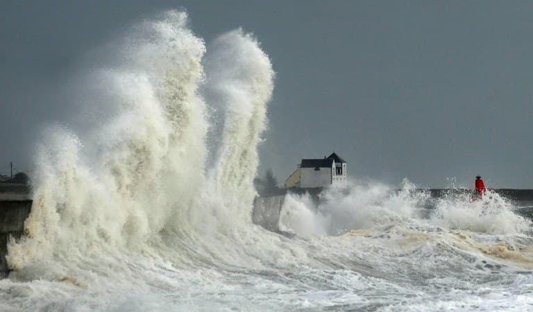 Wind, waves and snow: Public warned as extreme weather lashes France