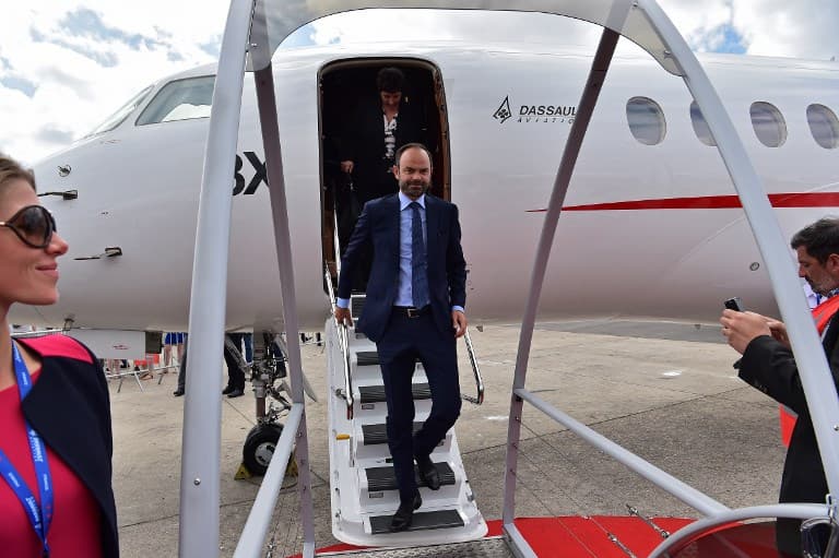 French Prime Minister defends €350,000 private flight home