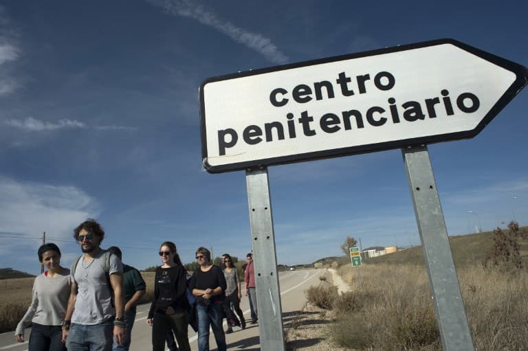 Spain transfers migrants from jail after suicide