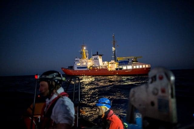 1,400 migrants brought to Italy, two bodies recovered after rescue at sea