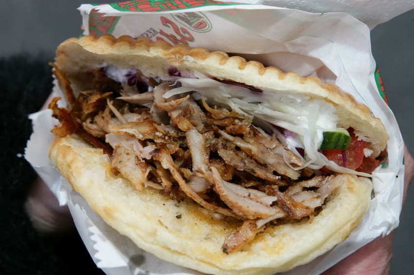1 cent döner: police calm crowds after kebab shop opens with very generous offer