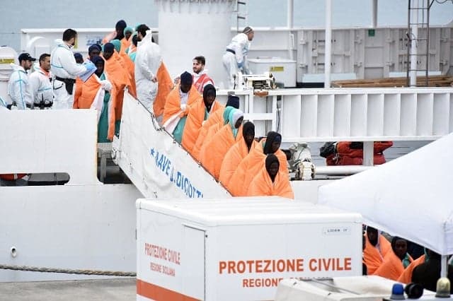 Italian coastguard rescues 264 migrants off Calabrian coast