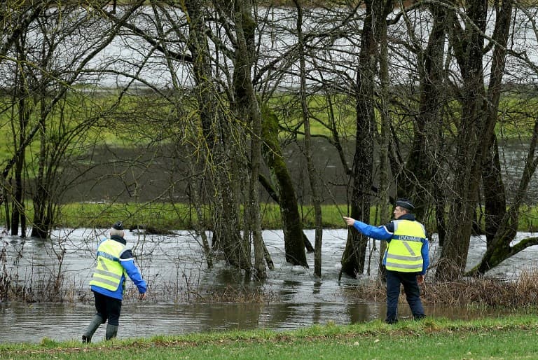 More flood alerts in France as death toll from Storm Eleanor reaches five