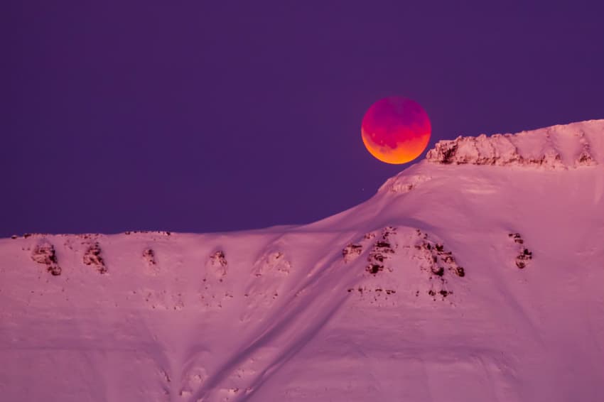 IN PICTURES: 'Super blue blood moon' in spectacular Svalbard photos