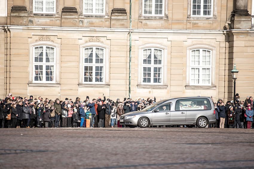 Prince Henrik's casket to be received by Royal Life Guards and boys' choir at Christiansborg church