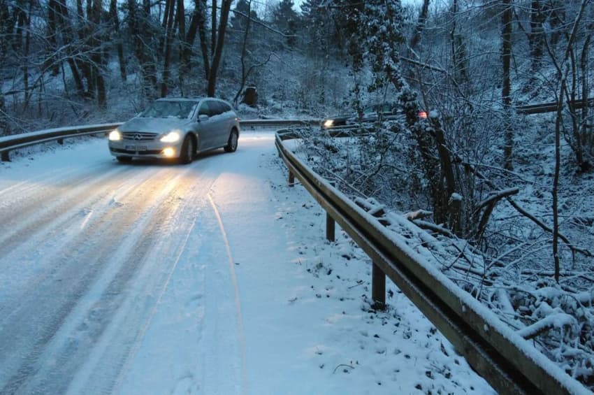 Police call drivers to caution as thick snow falls in western Germany